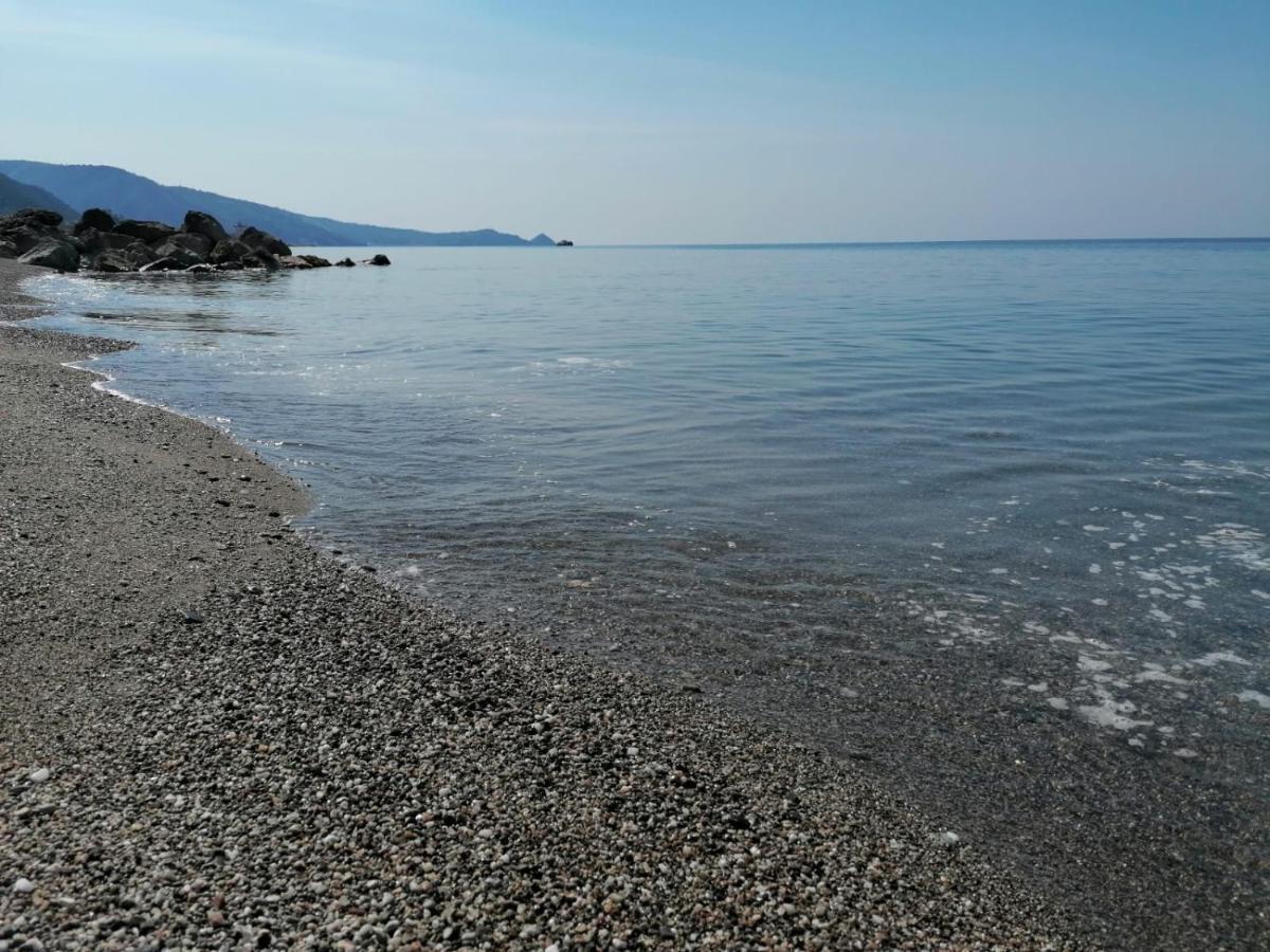 "Appartamento Del Mare Gliaca" Con Vista Isole Eolie,Ampia Terrazza,Wifi E Parcheggio Privato Gratuito بيراينو المظهر الخارجي الصورة