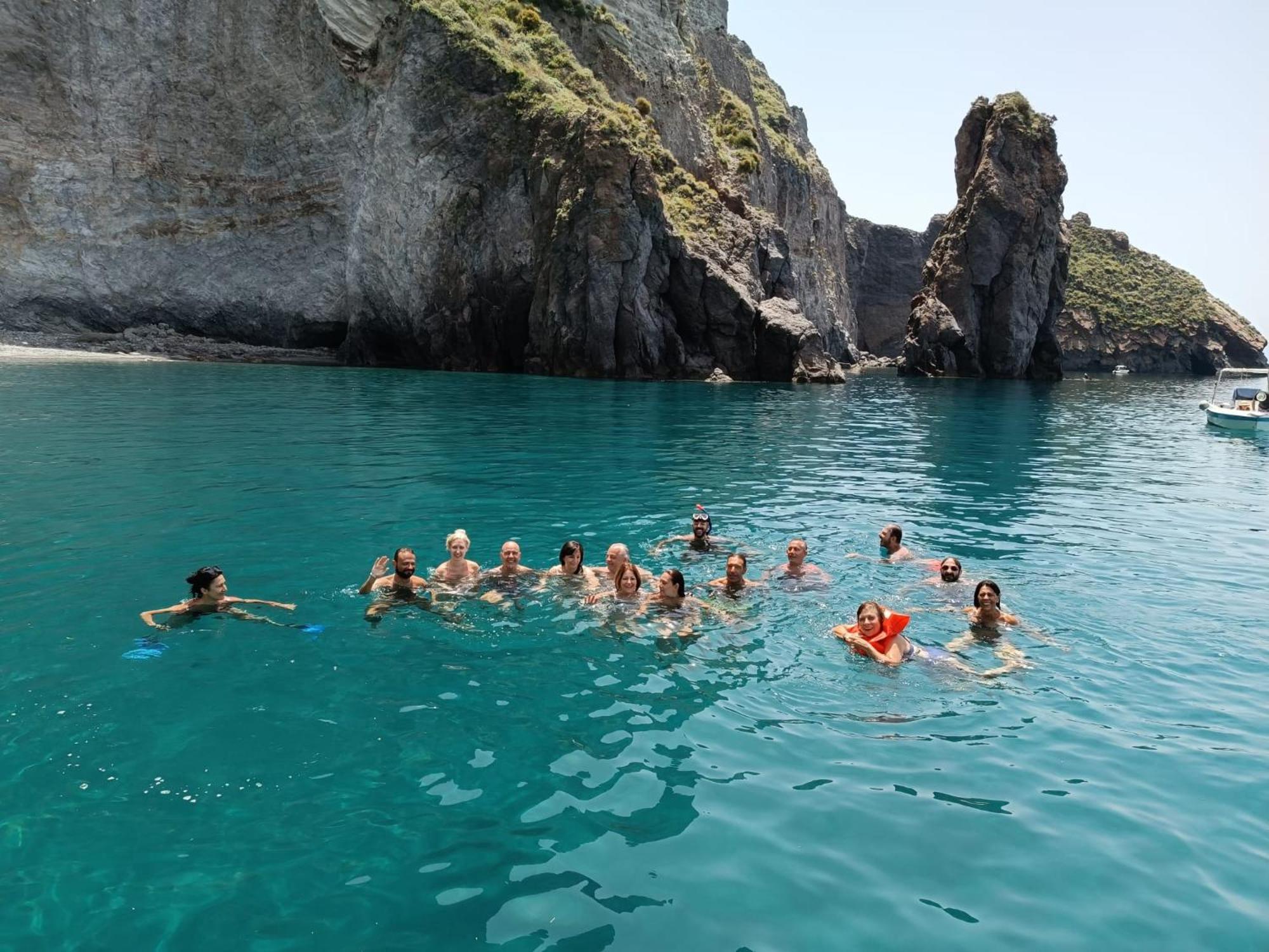 "Appartamento Del Mare Gliaca" Con Vista Isole Eolie,Ampia Terrazza,Wifi E Parcheggio Privato Gratuito بيراينو المظهر الخارجي الصورة